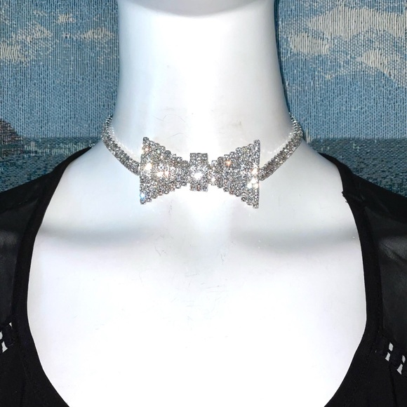 BOUTIQUE Sparkling Rhinestone Bowtie Bling Choker - NWT - Picture 2 of 5